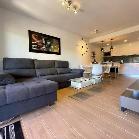 Modern 2 Bed With Com Pool Vm31